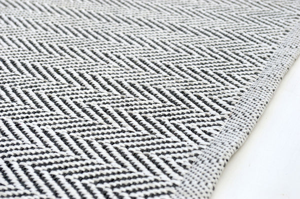 Floor Rug, 100% Cotton Herringbone Weave in Charcoal Grey / White 4 Sizes